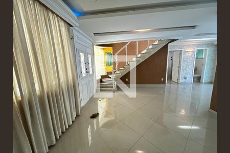 Casa à venda com 4 quartos, 390m² em Vila Valqueire, Rio de Janeiro