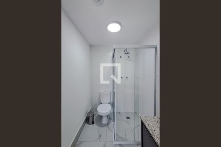 Banheiro de kitnet/studio para alugar com 1 quarto, 29m² em Jardim Aurelia, São Paulo