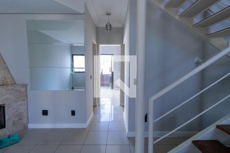 Sala de casa de condomínio para alugar com 3 quartos, 130m² em Granja Viana, Cotia