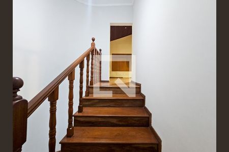 Escada de casa para alugar com 3 quartos, 405m² em Vila Camilópolis, Santo André