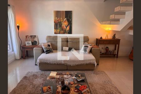 Sala de casa para alugar com 3 quartos, 155m² em Chapéu Do Sol, Porto Alegre