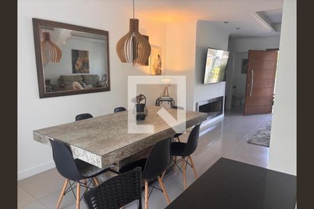 Sala de casa para alugar com 3 quartos, 155m² em Chapéu Do Sol, Porto Alegre