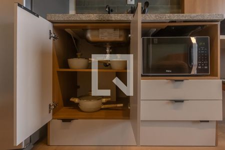 Cozinha de kitnet/studio para alugar com 1 quarto, 27m² em Moema, São Paulo