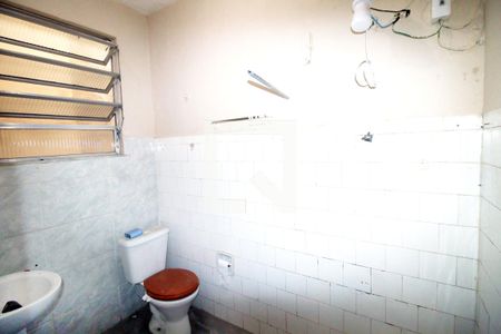 Banheiro de casa para alugar com 1 quarto, 58m² em Ramos, Rio de Janeiro