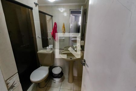 Banheiro de apartamento para alugar com 2 quartos, 52m² em Vila Pirajussara, São Paulo