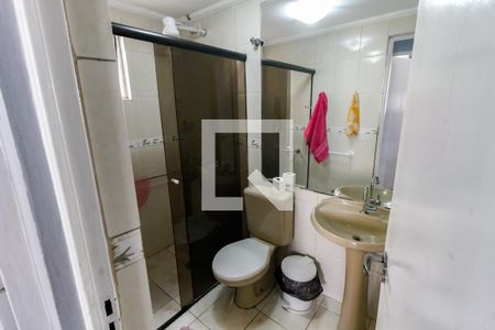 Banheiro de apartamento para alugar com 2 quartos, 52m² em Vila Pirajussara, São Paulo