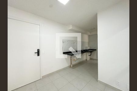 Sala/Cozinha de apartamento para alugar com 2 quartos, 34m² em Parque Industrial Tomas Edson, São Paulo