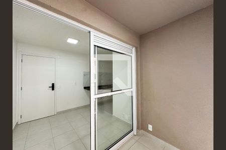 Varanda da Sala/Cozinha de apartamento para alugar com 2 quartos, 34m² em Parque Industrial Tomas Edson, São Paulo