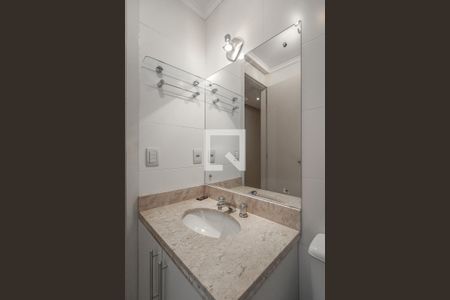 Banheiro da Suíte de casa de condomínio à venda com 3 quartos, 194m² em São Sebastião, Porto Alegre