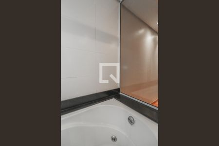 Banheiro da Suíte de casa de condomínio à venda com 3 quartos, 194m² em São Sebastião, Porto Alegre