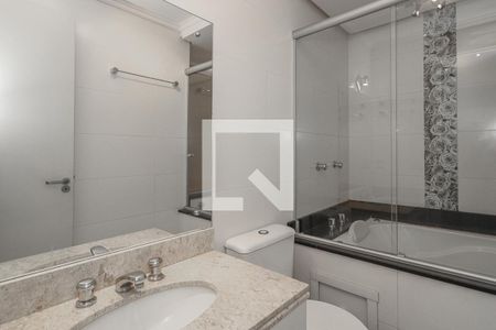 Banheiro da Suíte de casa de condomínio à venda com 3 quartos, 194m² em São Sebastião, Porto Alegre