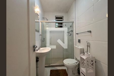 Suíte canadense - e banheiro social de apartamento à venda com 1 quarto, 40m² em Copacabana, Rio de Janeiro