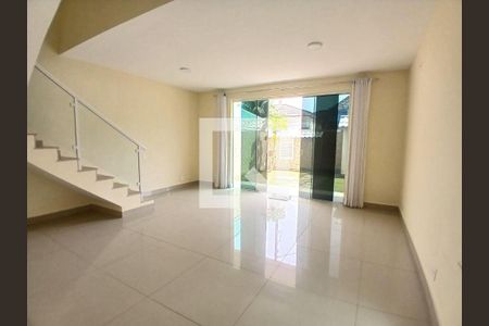 Casa à venda com 3 quartos, 200m² em Vargem Pequena, Rio de Janeiro