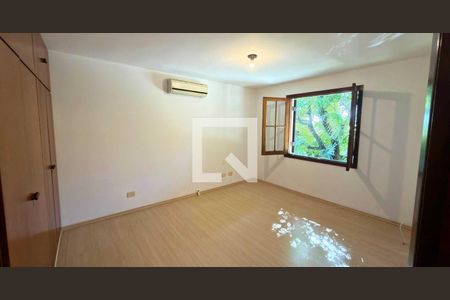 Casa à venda com 4 quartos, 300m² em Alphaville, Santana de Parnaíba