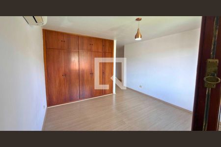 Casa à venda com 4 quartos, 300m² em Alphaville, Santana de Parnaíba