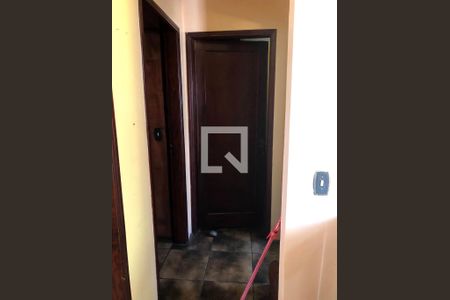 Corredor de casa para alugar com 2 quartos, 260m² em Jardim Beatriz, Taboão da Serra