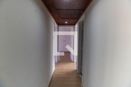 Corredor  de apartamento à venda com 3 quartos, 120m² em Icaraí, Niterói