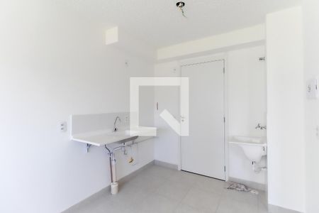 Sala - Cozinha de apartamento para alugar com 2 quartos, 34m² em Vila Carmosina, São Paulo