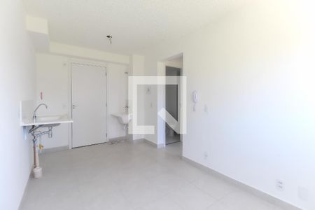 Sala - Cozinha de apartamento para alugar com 2 quartos, 34m² em Vila Carmosina, São Paulo