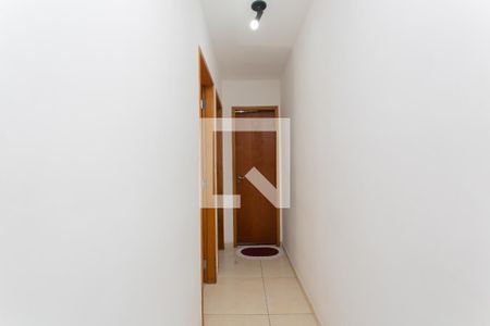 Corredor de apartamento para alugar com 2 quartos, 37m² em Conjunto Residencial José Bonifácio, São Paulo