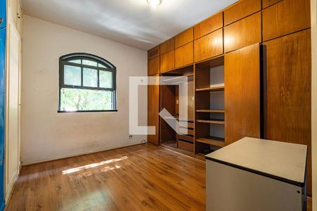 Quarto 2 de casa para alugar com 3 quartos, 300m² em Pinheiros, São Paulo