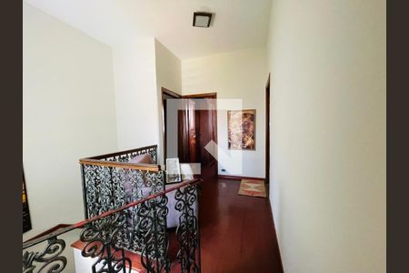 Corredor de casa para alugar com 3 quartos, 190m² em Centro, Taubaté