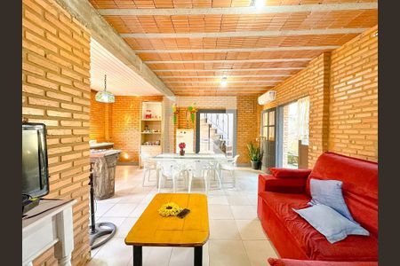 Sala de TV de casa para alugar com 2 quartos, 92m² em São João do Rio Vermelho, Florianópolis