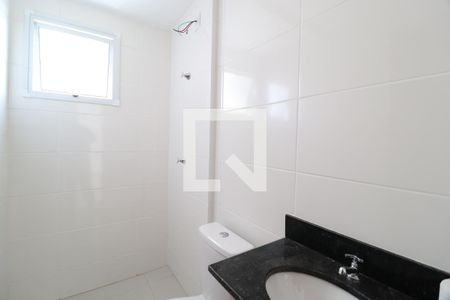Banheiro Social de apartamento para alugar com 2 quartos, 57m² em Novo Mundo, Uberlândia