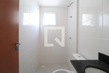 Banheiro Social de apartamento para alugar com 2 quartos, 57m² em Novo Mundo, Uberlândia