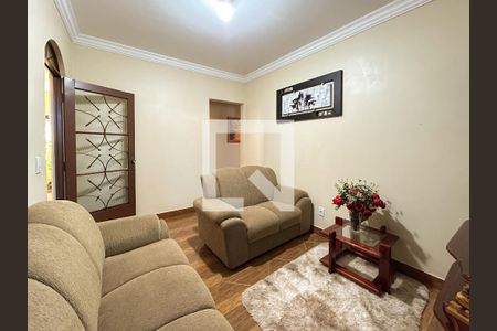 Casa à venda com 5 quartos, 228m² em São Benedito, Belo Horizonte