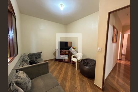 Casa à venda com 5 quartos, 228m² em São Benedito, Belo Horizonte