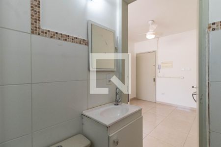 Banheiro de kitnet/studio para alugar com 1 quarto, 28m² em Perdizes, São Paulo