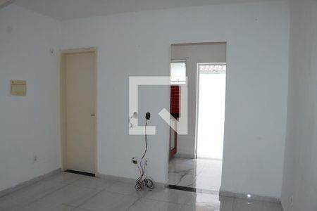 Casa de Condomínio para alugar com 2 quartos, 55m² em Chácara Tropical (caucaia do Alto), Cotia