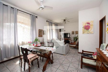 Casa à venda com 3 quartos, 183m² em Piratininga, Niterói