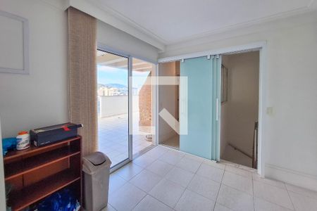 Sala 2 de apartamento à venda com 3 quartos, 196m² em Santa Rosa, Niterói