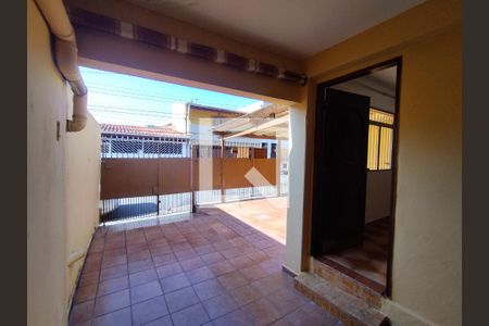 Garagem de casa à venda com 4 quartos, 120m² em Vila Liviero, São Paulo