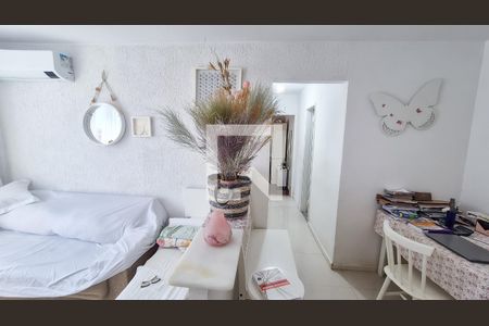 Sala  de apartamento à venda com 2 quartos, 66m² em Vaz Lobo, Rio de Janeiro