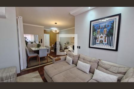 Sala de casa à venda com 3 quartos, 153m² em Vila Marari, São Paulo