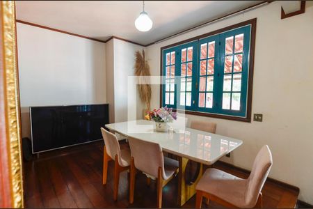 Sala de casa à venda com 3 quartos, 600m² em Grajaú, Rio de Janeiro