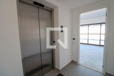 Hall privativo de apartamento à venda com 3 quartos, 180m² em Jardim das Acacias, São Paulo