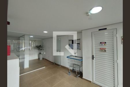 Hall de entrada de apartamento à venda com 2 quartos, 49m² em Taboão, São Paulo