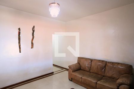 Sala de casa para alugar com 5 quartos, 195m² em São Geraldo, Belo Horizonte