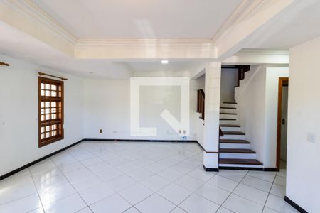 Casa à venda com 4 quartos, 300m² em Teresópolis, Porto Alegre