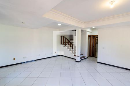 Casa à venda com 4 quartos, 300m² em Teresópolis, Porto Alegre