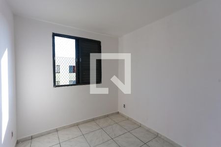 quarto 1 de apartamento para alugar com 2 quartos, 40m² em Jardim Mirna, Taboão da Serra