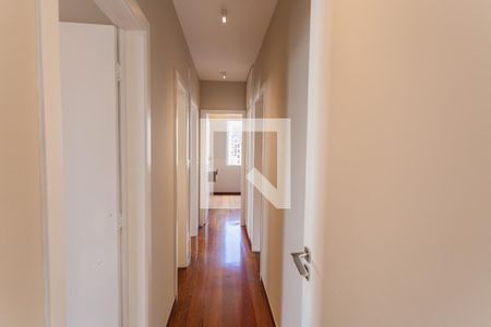 Corredor de apartamento à venda com 4 quartos, 118m² em Lourdes, Belo Horizonte