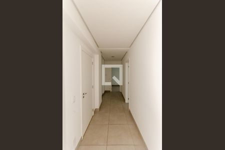 Corredor de apartamento para alugar com 2 quartos, 60m² em Vila Pereira Barreto, São Paulo