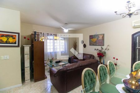 Sala de casa à venda com 3 quartos, 518m² em Itaipu, Niterói