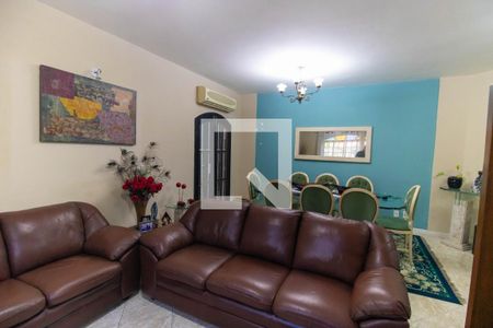 Sala de casa à venda com 3 quartos, 518m² em Itaipu, Niterói