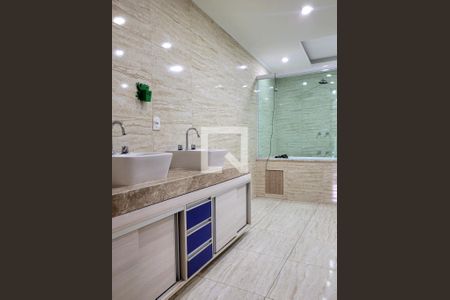 Banheiro de casa à venda com 3 quartos, 120m² em Itanhangá, Rio de Janeiro